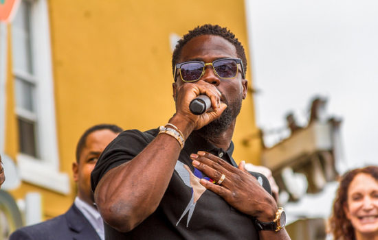 Kevin Hart Steps Down as Oscar Host Over Homophobic Tweets