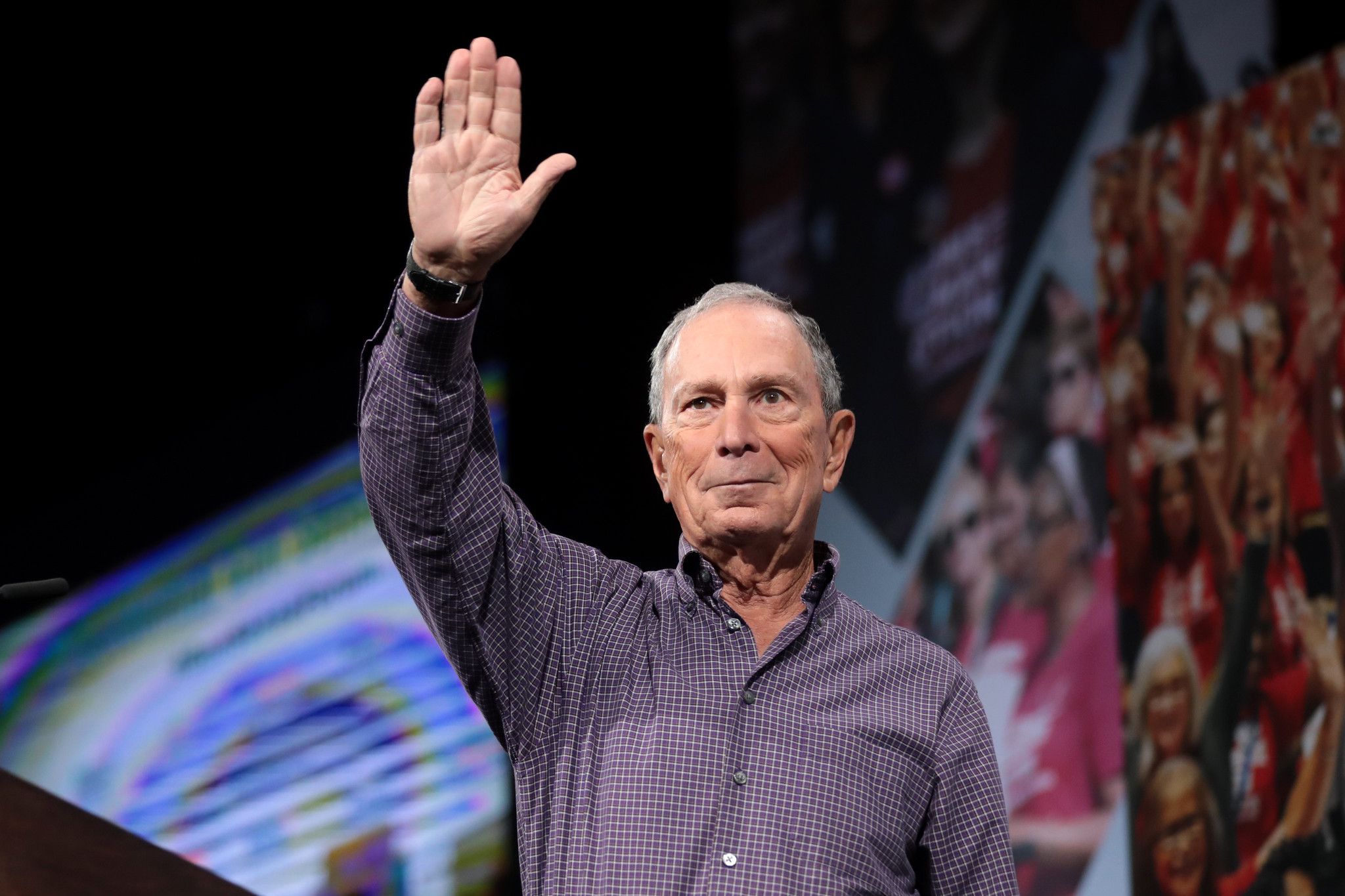 michael bloomberg raises his hand