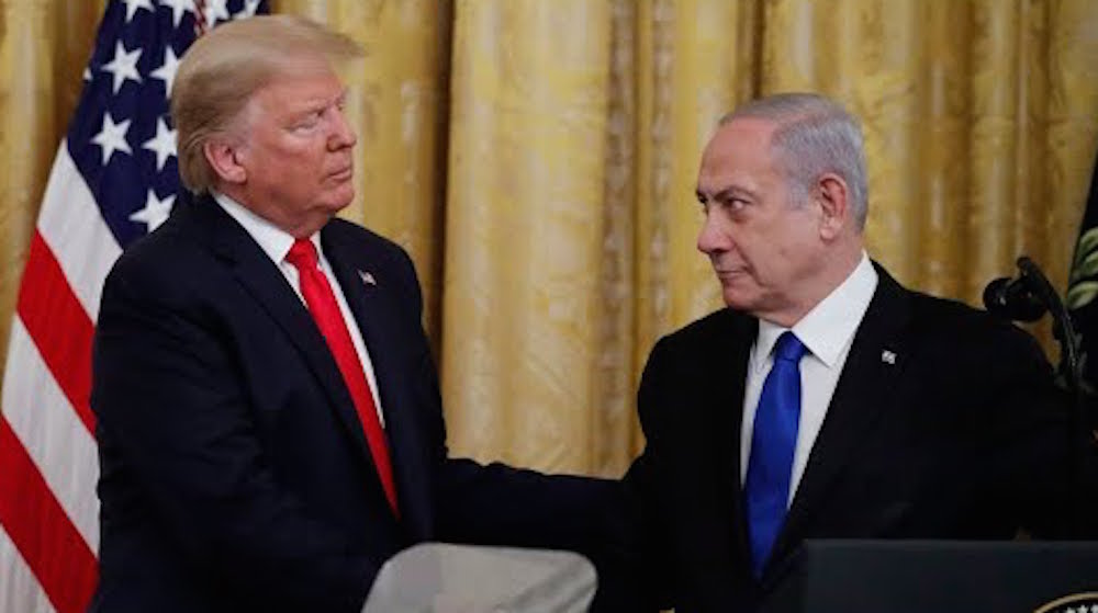 Donald Trump shakes hands with Benjamin Netanyahu.