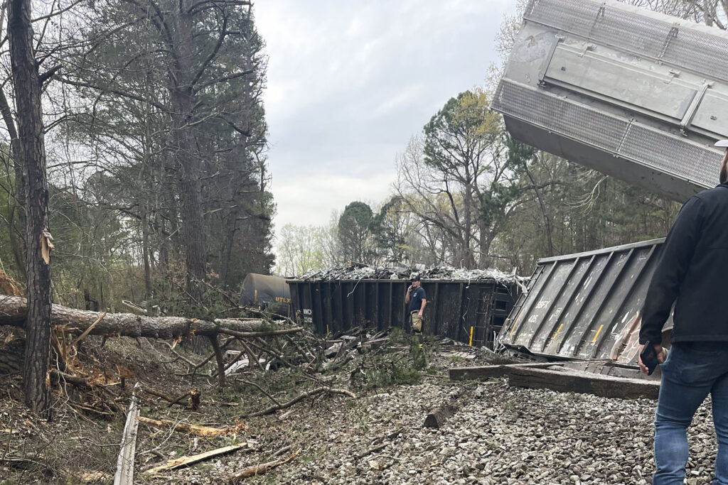 Alabama train derailment