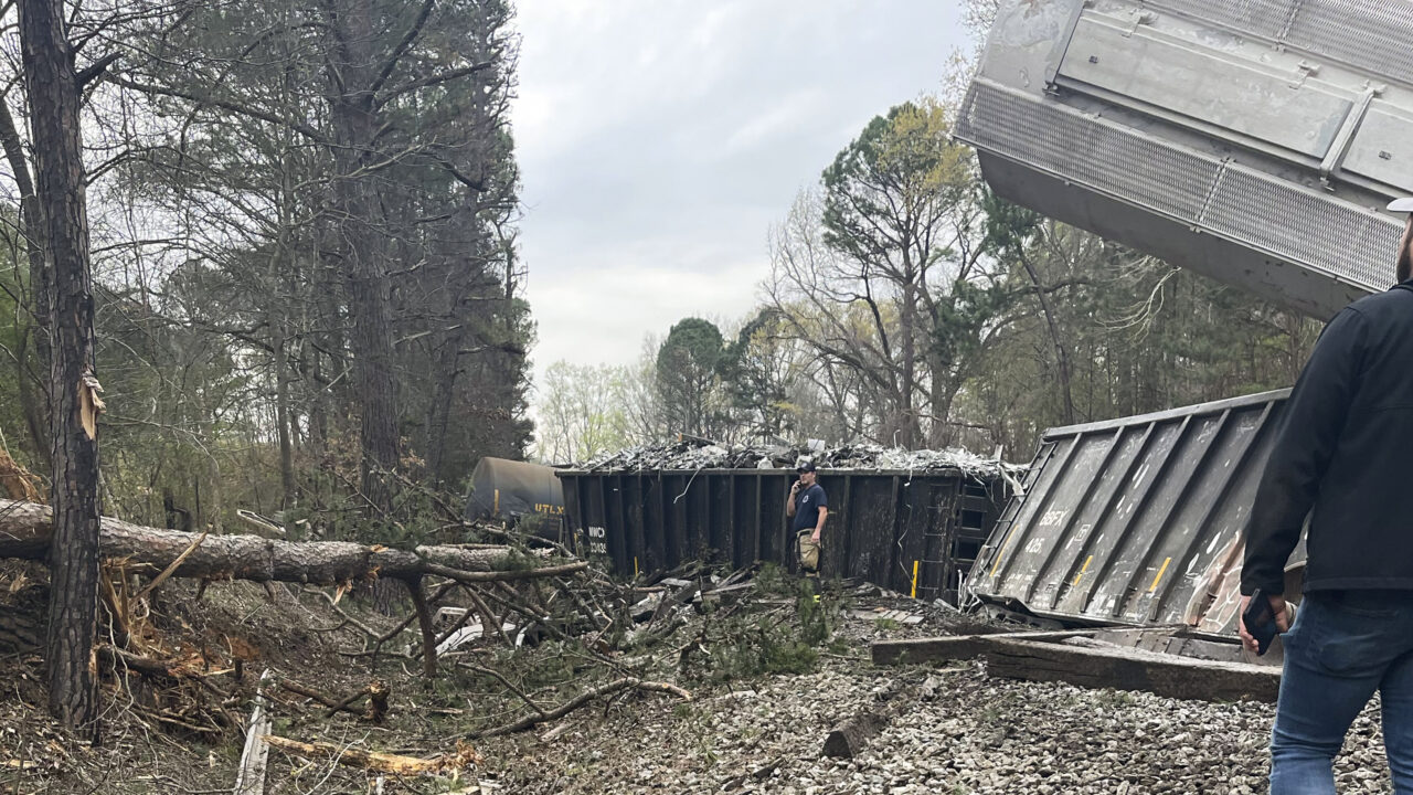 Alabama train derailment